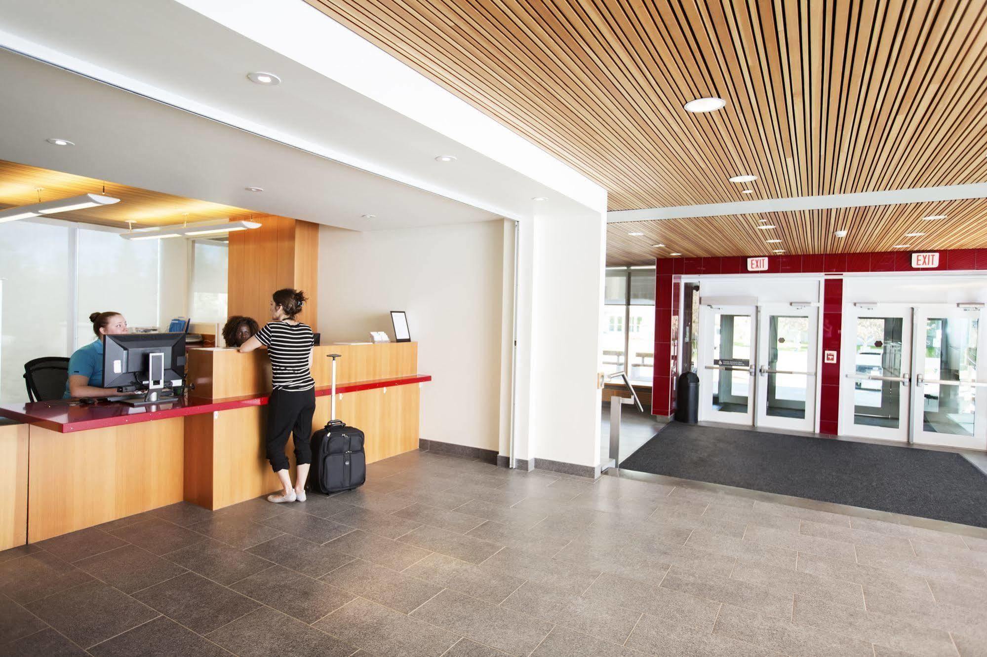 University Of Calgary - Seasonal Residence 外观 照片